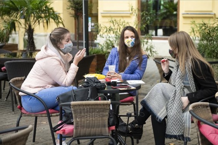 Többször és sűrűbben ellenőrzi a maszkviselés betartását a rendőrség