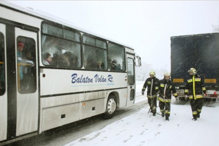 Jelentős késéssel közlekednek a Veszprém megyei buszok