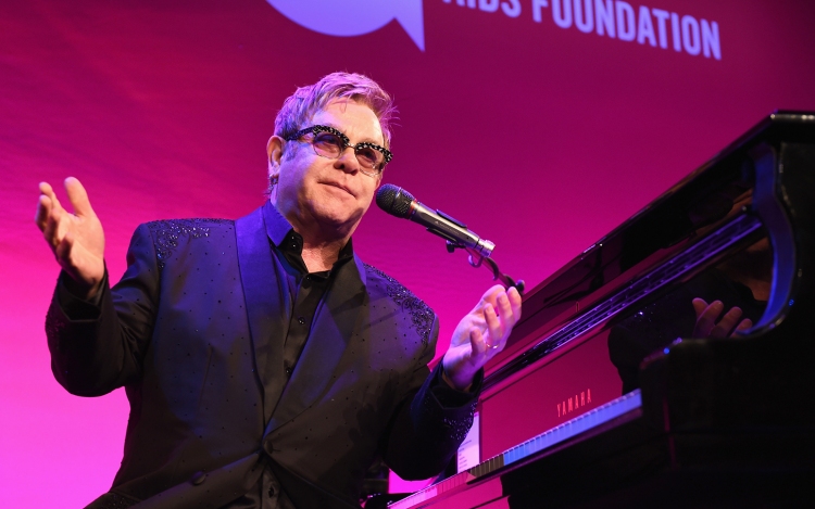 Visszavonul Elton John