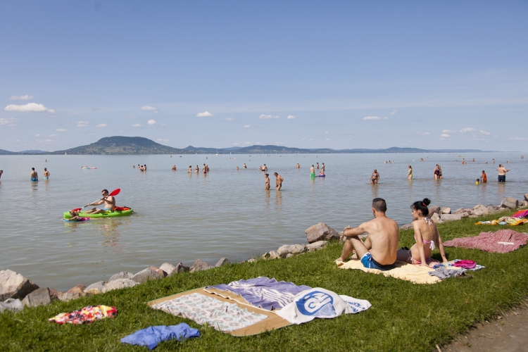 Vízminőség-védelmi készültséget rendeltek el a Balatonon 