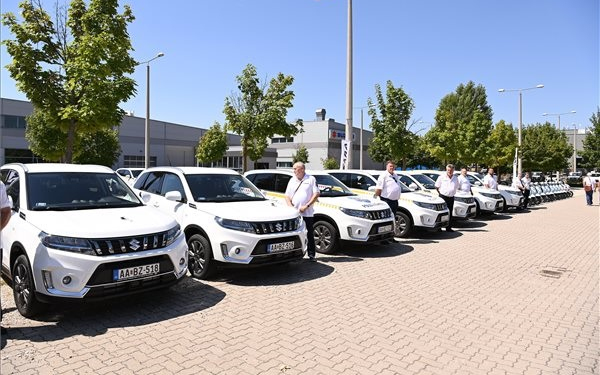 Tíz Suzuki Vitarával és tizenhárom robogóval bővül a polgárőrség flottája